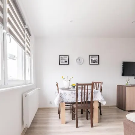 Apartment Hallera Street *